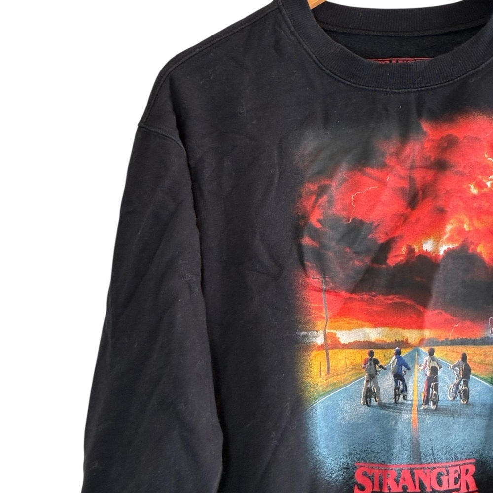 Stranger Things | Netflix cotton crewneck graphic tee sweatshirt - Picture 3 of 12